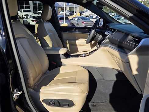 Used 2023 Jeep Grand Cherokee Limited image 15