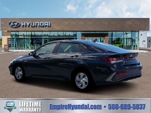 New 2026 Hyundai Elantra SE FWD image 4