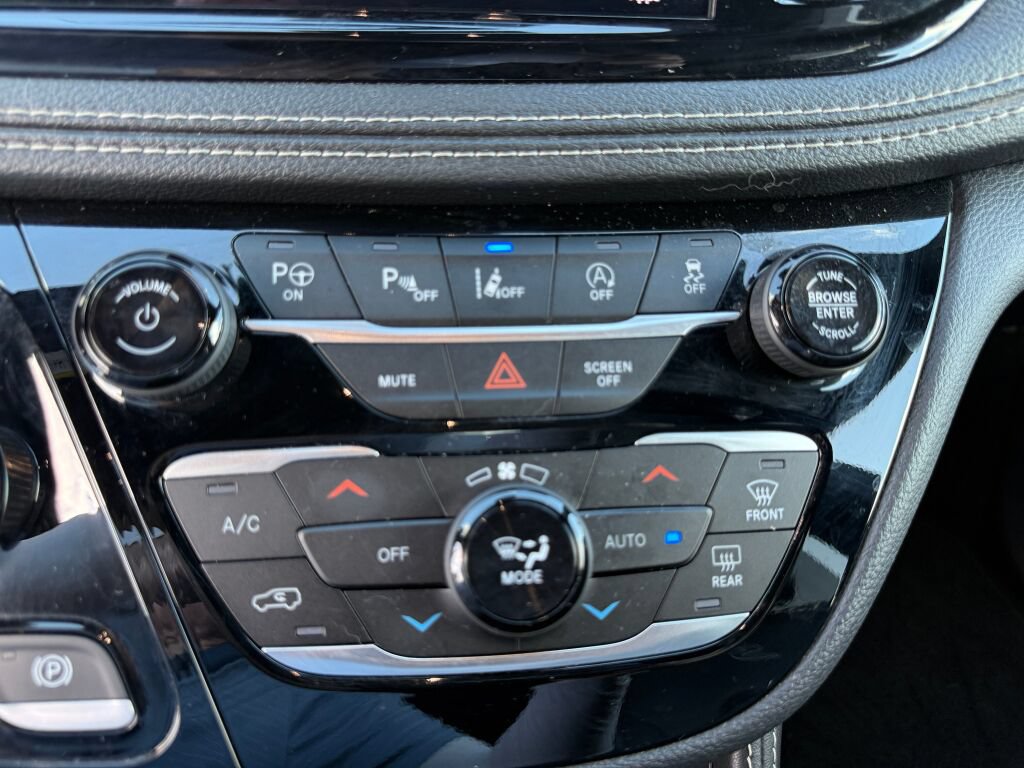 Used 2023 Chrysler Pacifica Limited w/ S Appearance Package AWD/4WD image 32