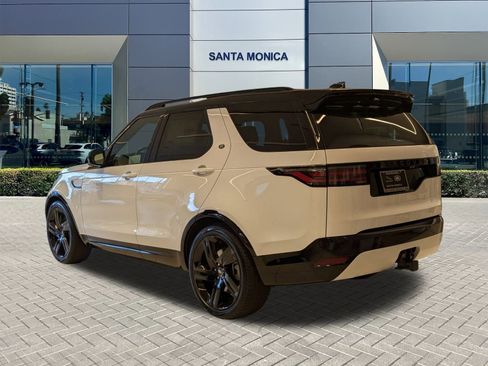 New 2025 Land Rover Discovery Dynamic SE image 8
