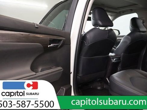 Used 2023 Toyota Highlander Limited image 29