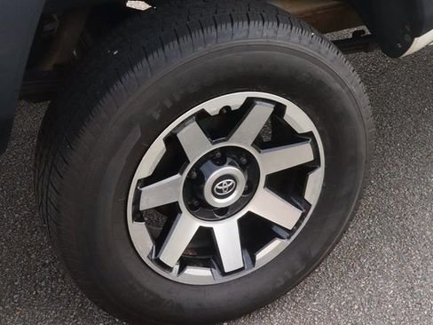 Used 2016 Toyota Tacoma TRD Off-Road image 7