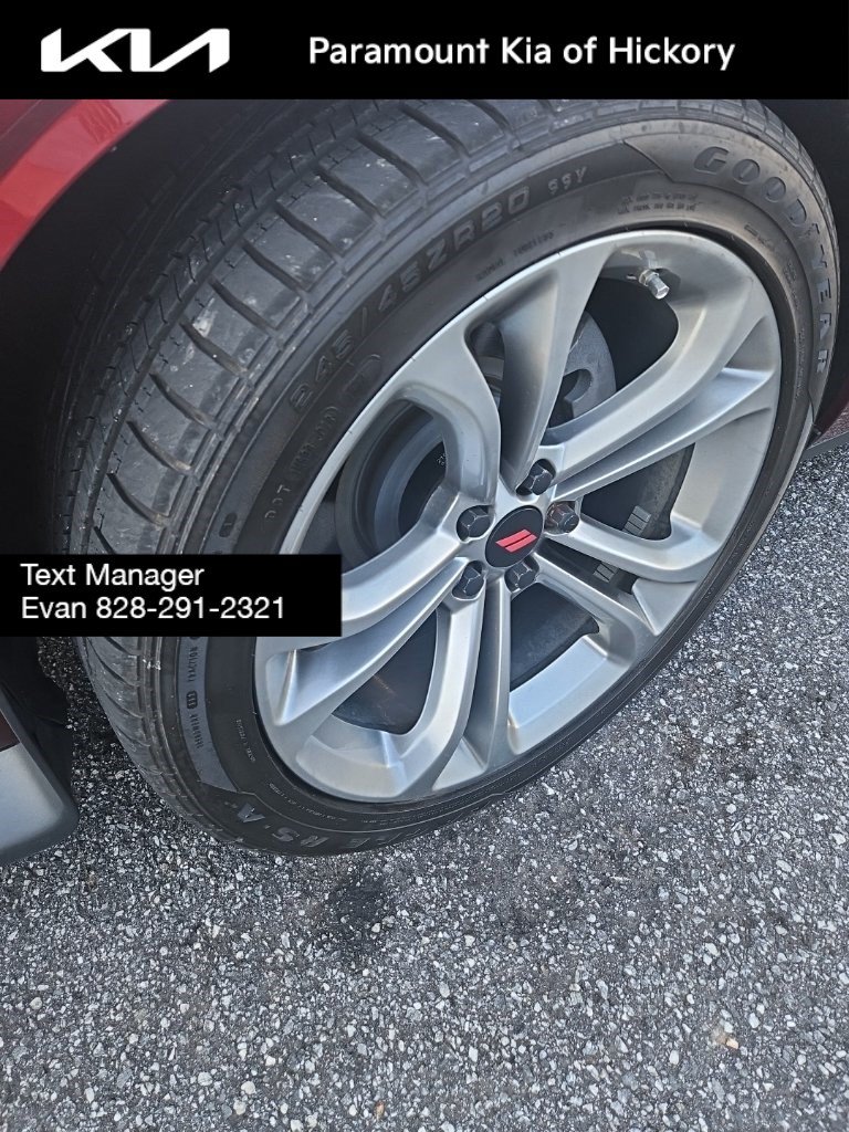 Used 2022 Dodge Challenger R/T w/ Driver Convenience Group RWD image 11