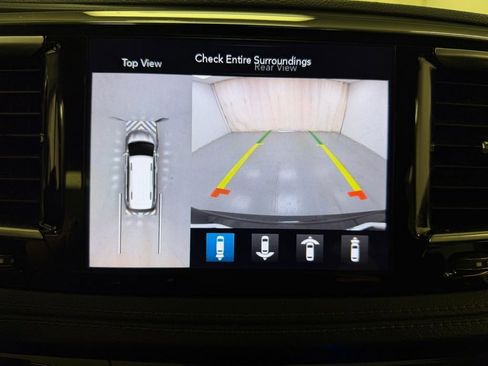 Used 2020 Chrysler Pacifica Limited w/ Tire & Wheel Group FWD image 24