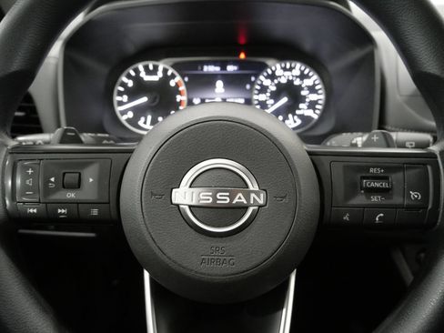 Used 2024 Nissan Rogue S FWD image 16