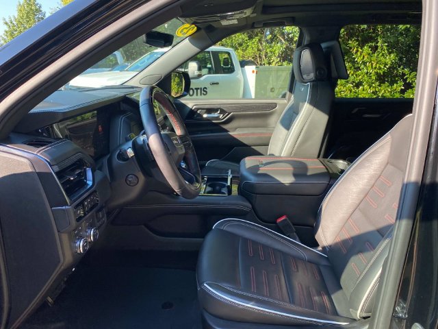 Used 2025 GMC Yukon AT4 Ultimate AWD/4WD image 13
