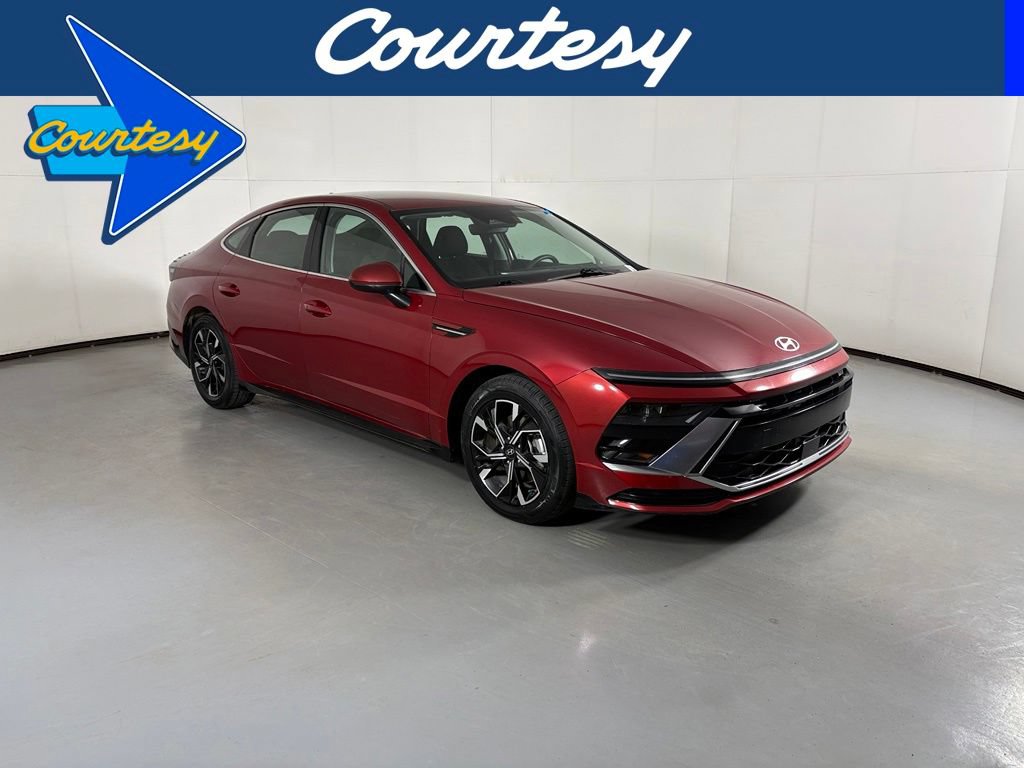 Used 2025 Hyundai Sonata SEL FWD image 1