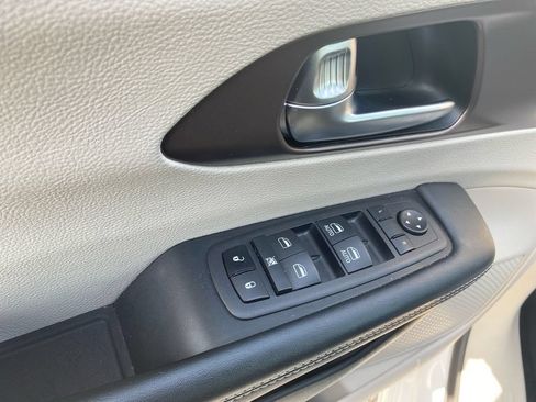 Used 2023 Chrysler Voyager LX FWD image 21