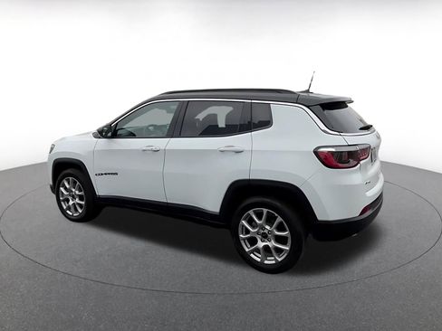 Used 2025 Jeep Compass Limited AWD/4WD image 10