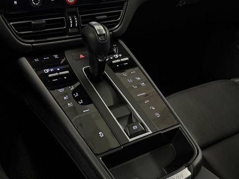 Certified 2026 Porsche Macan AWD/4WD image 21