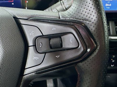 Used 2024 Chevrolet Trax RS w/ Sunroof Package FWD image 23