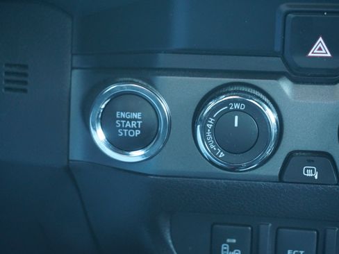 Used 2023 Toyota Tacoma TRD Off-Road image 11