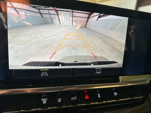 Used 2025 Chevrolet Silverado 2500 LT w/ Convenience Package image 27