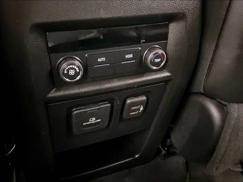 Used 2023 Chevrolet Traverse RS AWD/4WD image 33