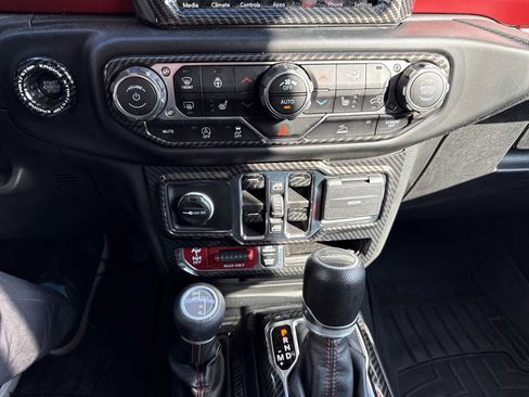 Used 2023 Jeep Gladiator Rubicon w/ Cold Weather Group image 23