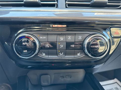 Used 2024 Chevrolet Trax ACTIV w/ Sunroof Package image 15