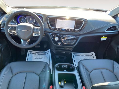 New 2026 Chrysler Pacifica Select image 10