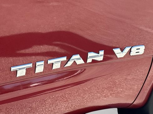 Used 2019 Nissan Titan SV w/ SV Convenience Package image 9