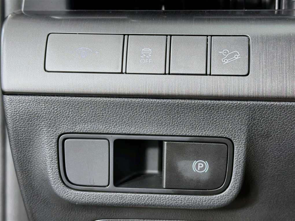 Used 2025 Hyundai Kona SEL AWD/4WD image 15