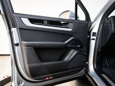 New 2026 Porsche Cayenne E-Hybrid AWD/4WD image 24