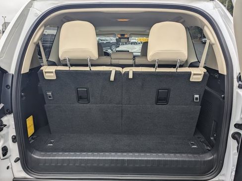 Used 2023 Lexus GX 460 Premium image 17