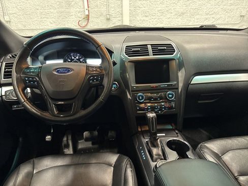 Used 2017 Ford Explorer XLT w/ Equipment Group 202A image 10