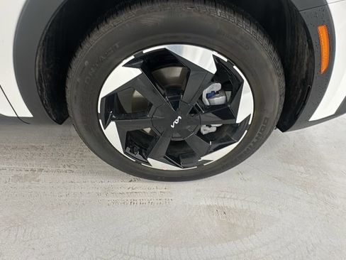 Used 2025 Kia Sorento EX image 9