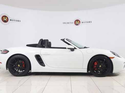Used 2017 Porsche 718 Boxster S RWD image 2