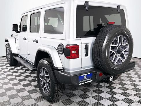 Used 2024 Jeep Wrangler Unlimited Sahara w/ Technology Group AWD/4WD image 9