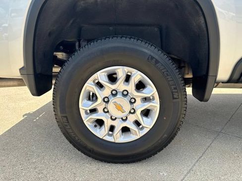 Used 2022 Chevrolet Silverado 3500 LT w/ Convenience Package AWD/4WD image 10