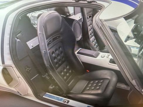 Used 2005 Ford GT RWD image 11