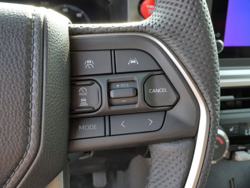 Certified 2025 Toyota Tacoma TRD Off-Road AWD/4WD image 30