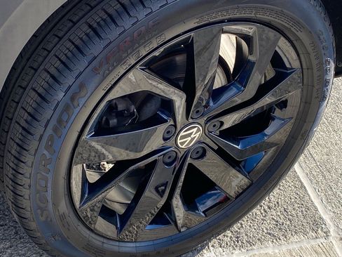 Certified 2022 Volkswagen Taos SE image 21