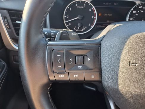 Used 2025 Nissan Rogue SV FWD image 23
