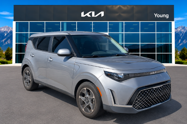 Used 2023 Kia Soul EX FWD image 1