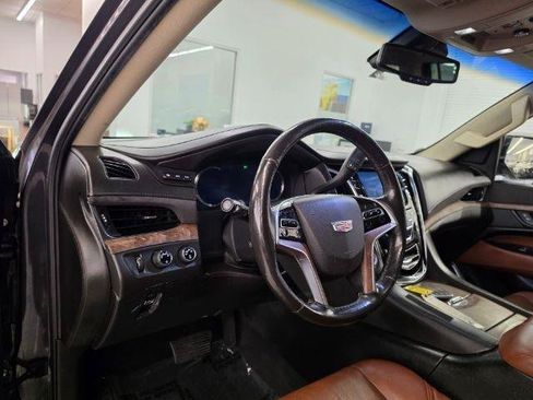 Used 2016 Cadillac Escalade ESV Premium AWD/4WD image 8