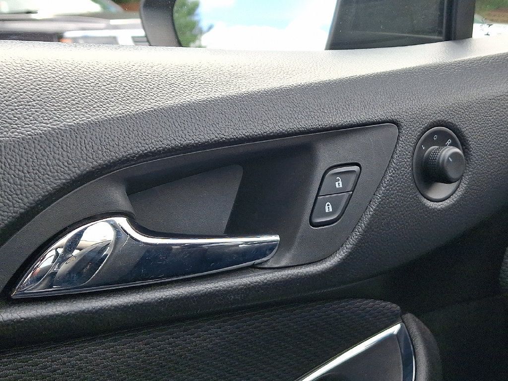 Used 2017 Chevrolet Cruze LS FWD image 25