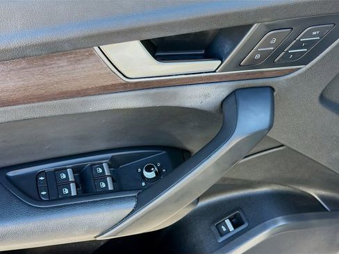 Used 2021 Audi Q5 2.0T Premium w/ Convenience Package image 23