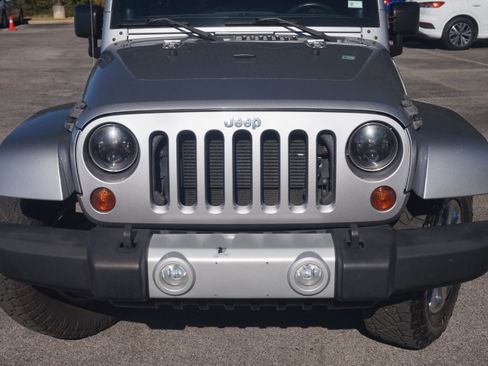 Used 2013 Jeep Wrangler Unlimited Sahara w/ Connectivity Group image 12