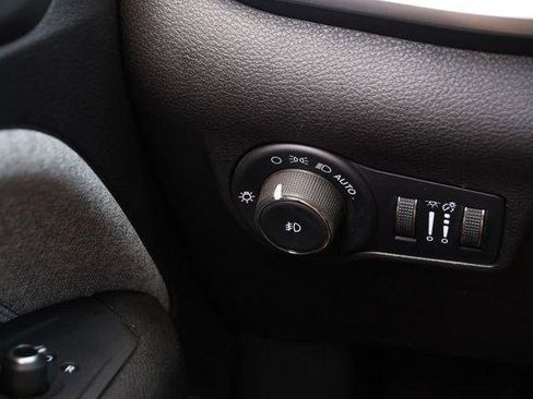 Used 2025 Jeep Compass Latitude w/ Sun & Sound Group AWD/4WD image 20