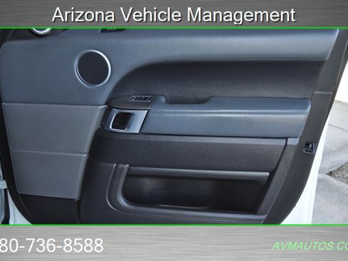 Used 2014 Land Rover Range Rover Sport SE image 27