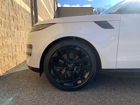 New 2025 Land Rover Range Rover Sport SE image 9