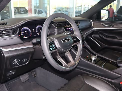 Used 2023 Jeep Grand Cherokee Overland AWD/4WD image 19