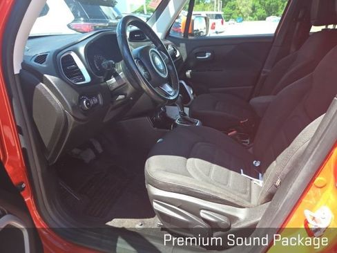 Used 2018 Jeep Renegade Latitude w/ Cold Weather Group AWD/4WD image 9