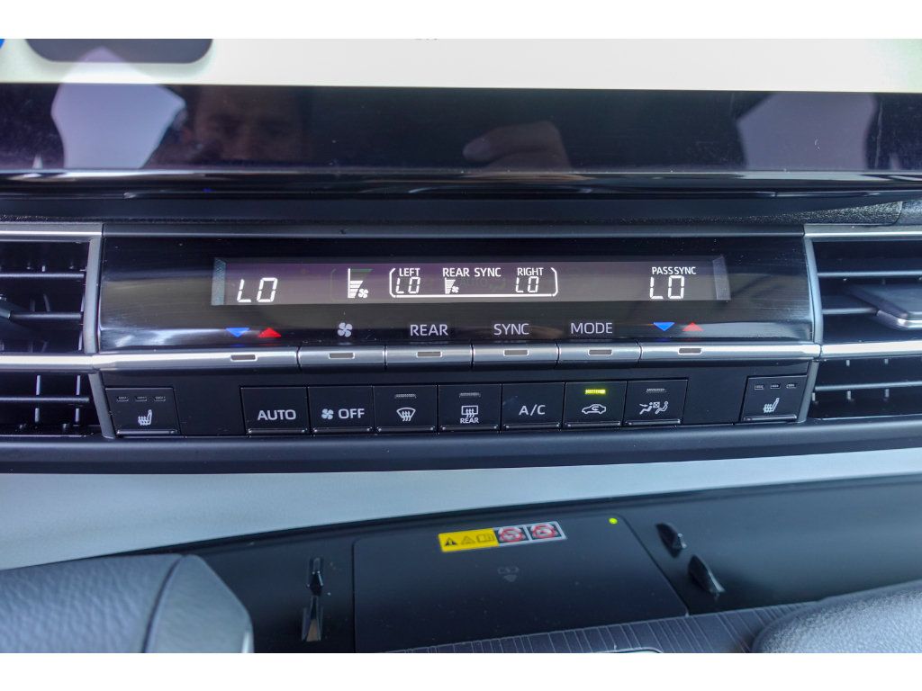 Certified 2026 Toyota Sienna XLE FWD image 19