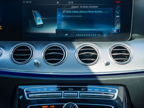 Used 2018 Mercedes-Benz E 300 4MATIC w/ Premium 2 Package image 18