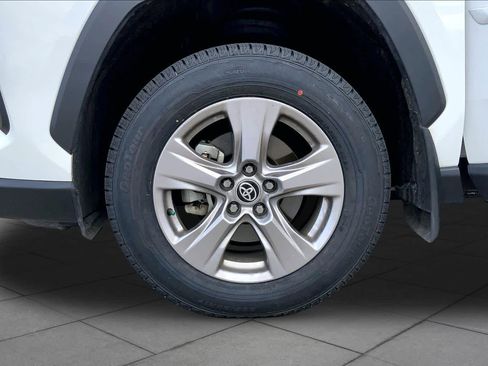 Used 2022 Toyota RAV4 XLE AWD/4WD image 10
