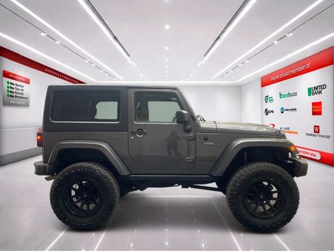 Used 2016 Jeep Wrangler Sahara AWD/4WD image 9