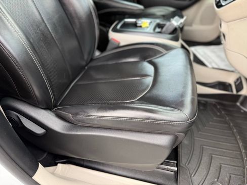 Used 2023 Chrysler Pacifica Touring-L AWD/4WD image 20