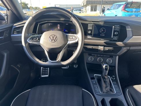 Used 2023 Volkswagen Jetta Sport image 15